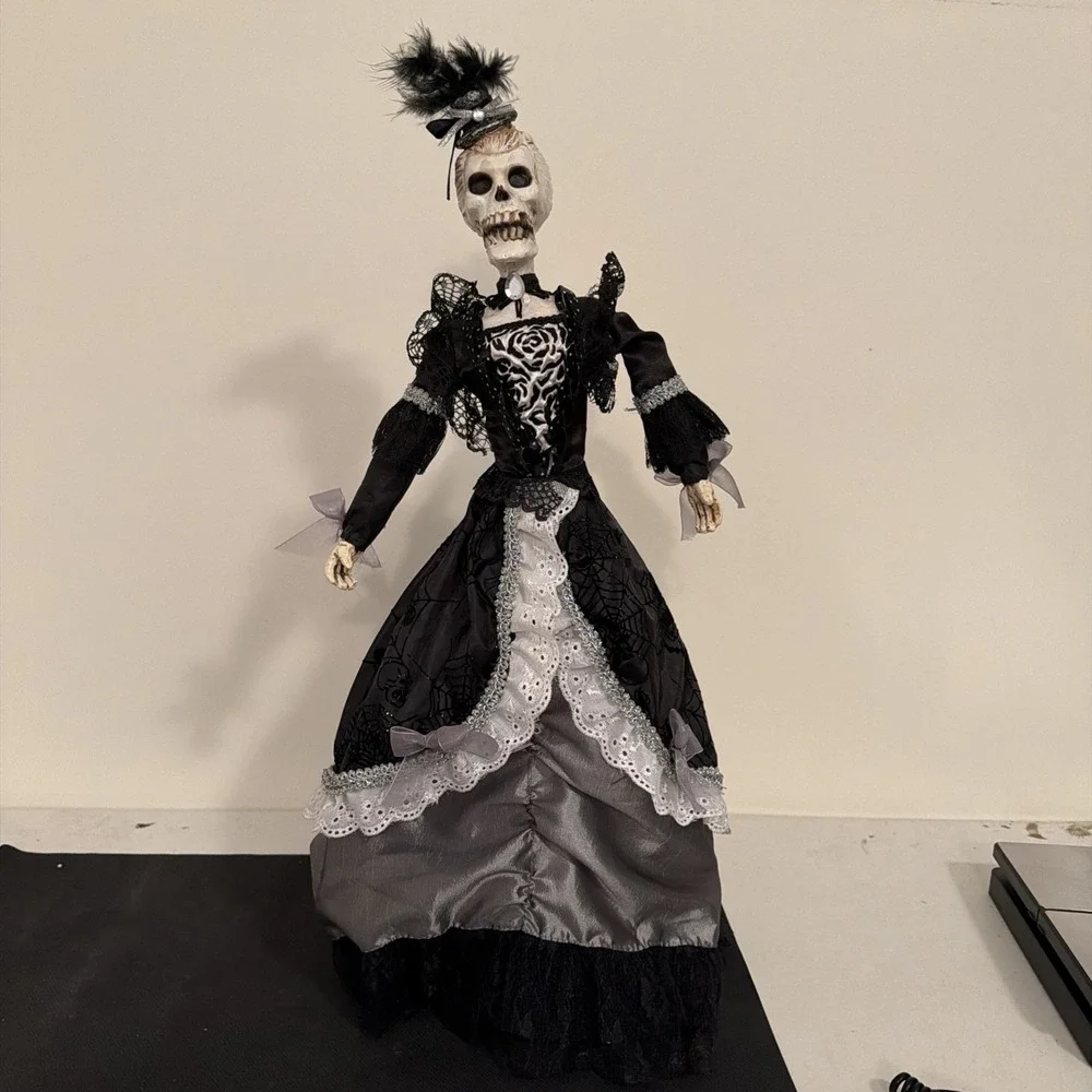 Katherine's Collection Skeleton Lady 22